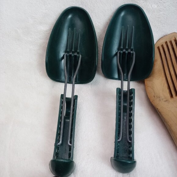 Vintage Lot of Wooden & Plastic Shoe Form Trees - Picture 9 of 12